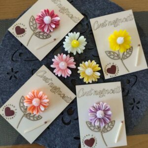 Cvet nežnosti – ročno izdelana darilna kartica s cvetom